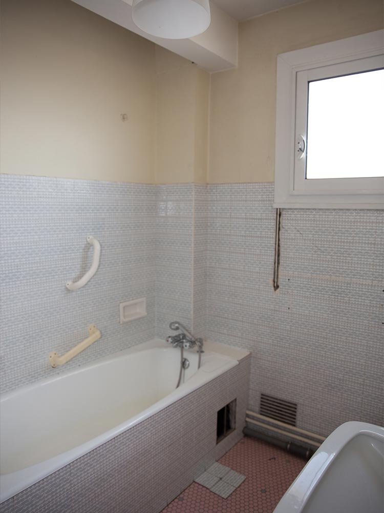 avant après rénovation maison - salle de bain avant 2