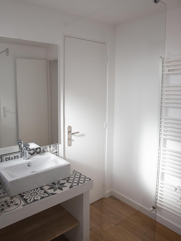 avant après rénovation maison - salle de bain après 3